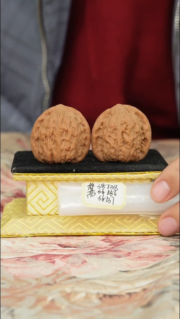 【闪购商品】文玩核桃把件非嫁接将军帽