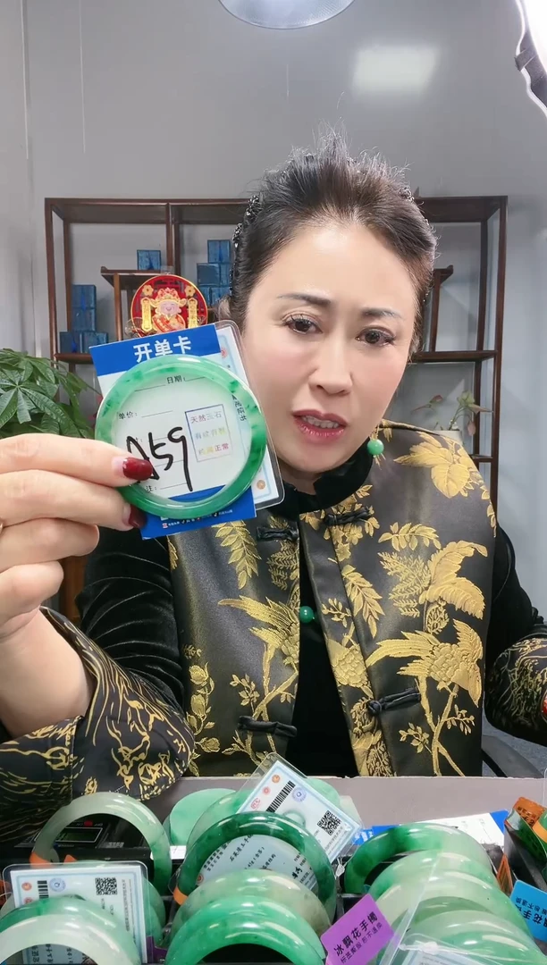 【闪购商品】石英质玉手镯未镶嵌非洲翠