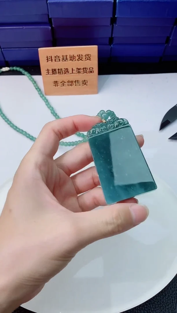 翡翠未镶嵌颈饰1111111