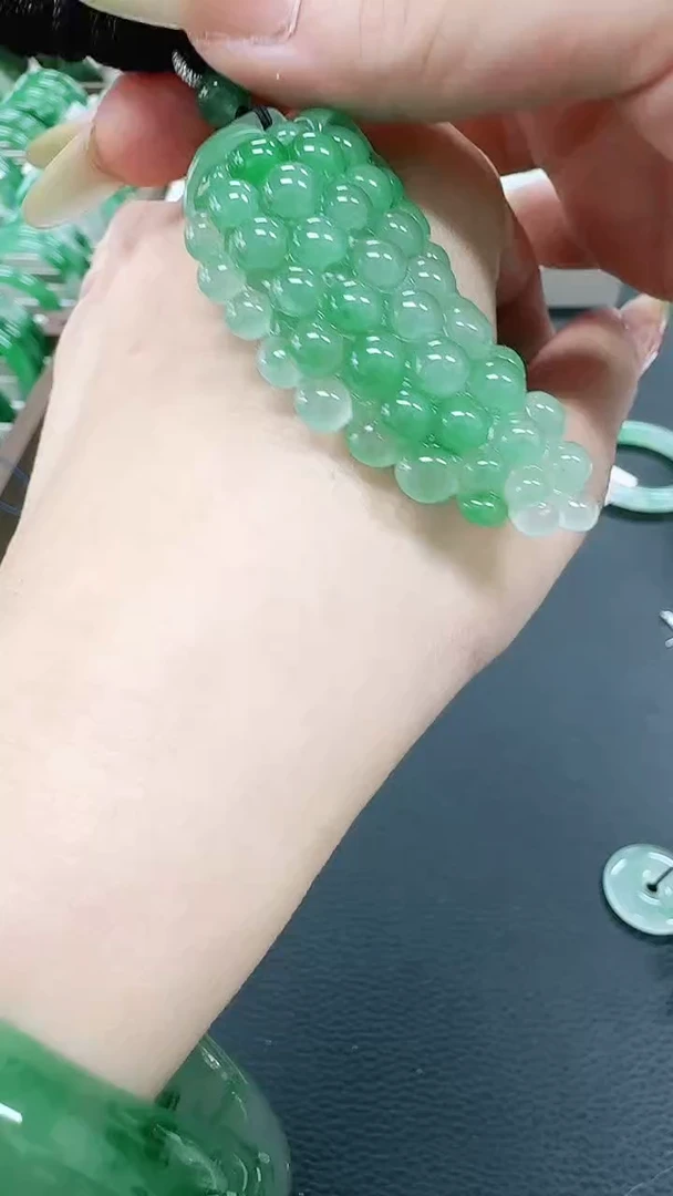 未镶嵌1石英质玉（非洲翠）A*子/8772