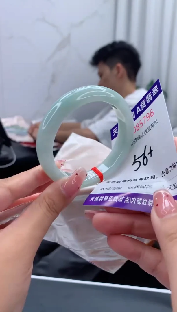 未镶嵌手镯翡翠有纹，完美者勿拍