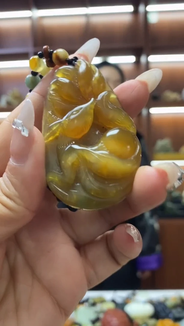 未镶嵌蛇纹石玉吊坠