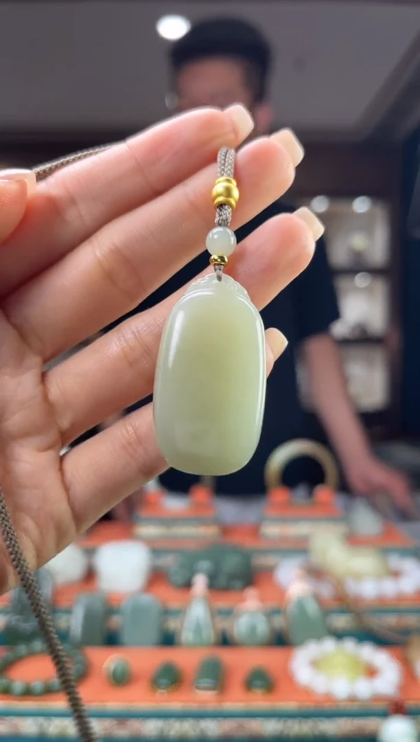 和田玉未镶嵌颈饰佩佩