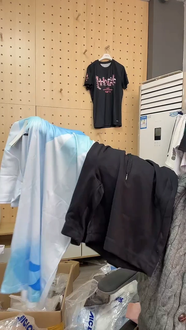 064 正品微瑕 衣服套装XL