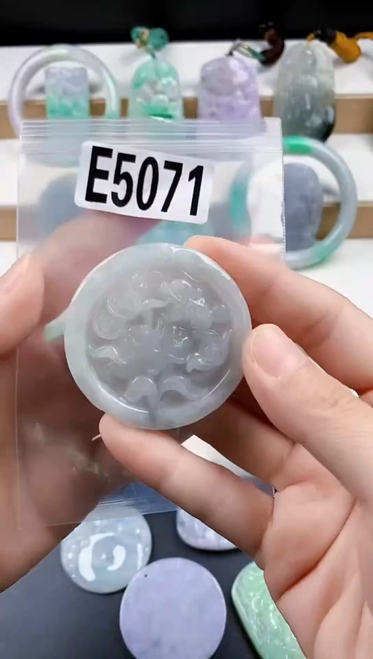 颈饰未镶嵌翡翠天然翡翠吊坠挂件