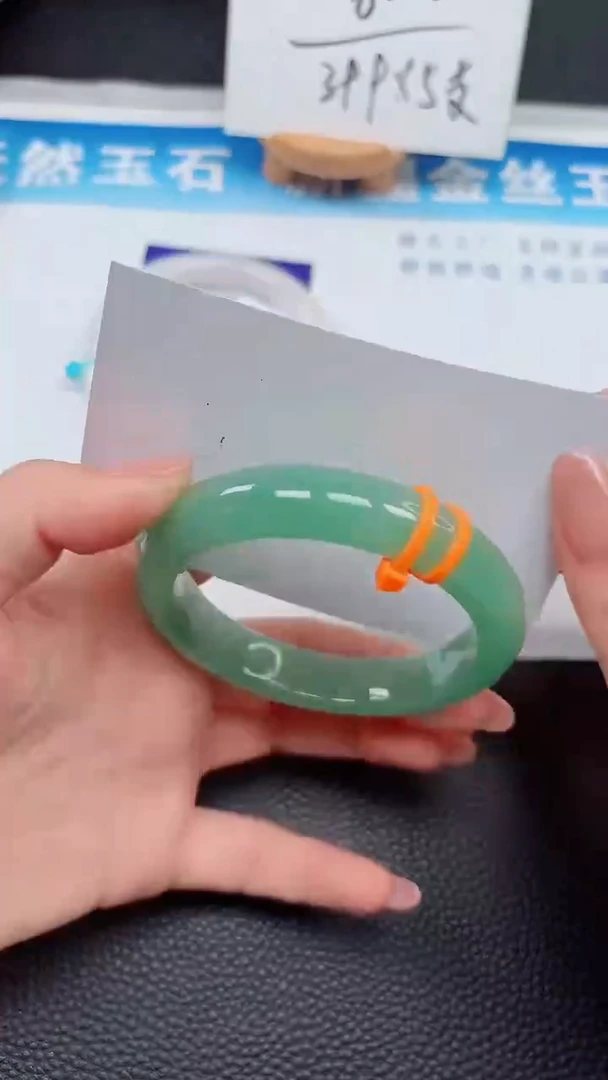 【闪购商品】石英质玉手镯未镶嵌301