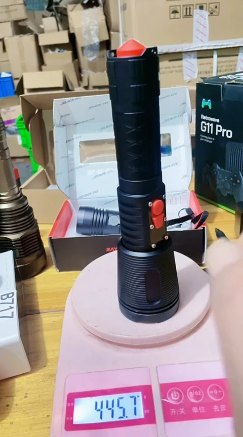 B723变焦白激光远射带电池四千毫安