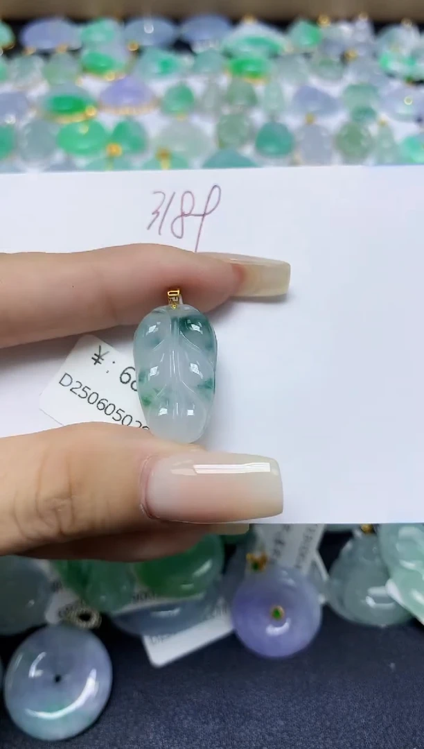 翡翠18K金镶嵌颈饰 天然缅甸翡翠A货