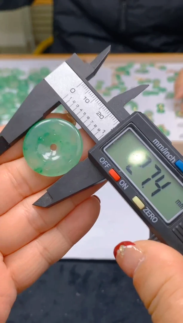 【闪购商品】石英质玉颈饰未镶嵌冰美人非洲翠A货