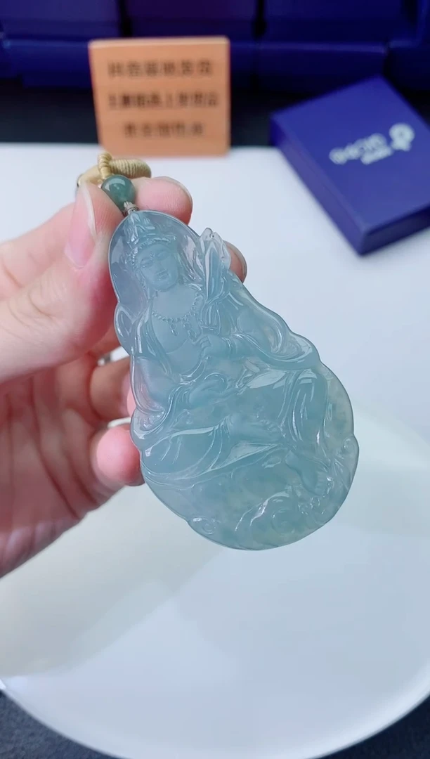 翡翠未镶嵌颈饰  `