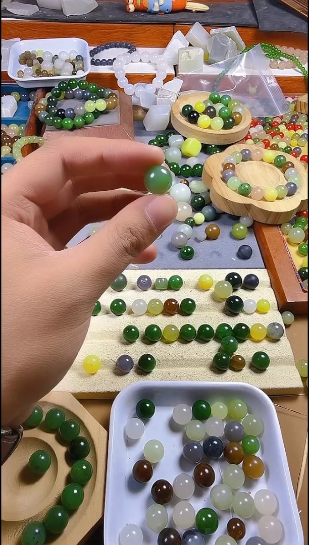 未镶嵌手链和田玉卡14俄罗斯碧玉散珠有老红皮黑点