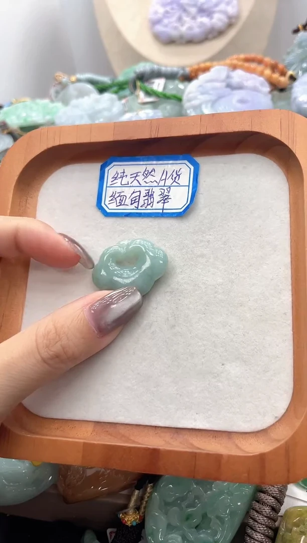 未镶嵌挂件翡翠071