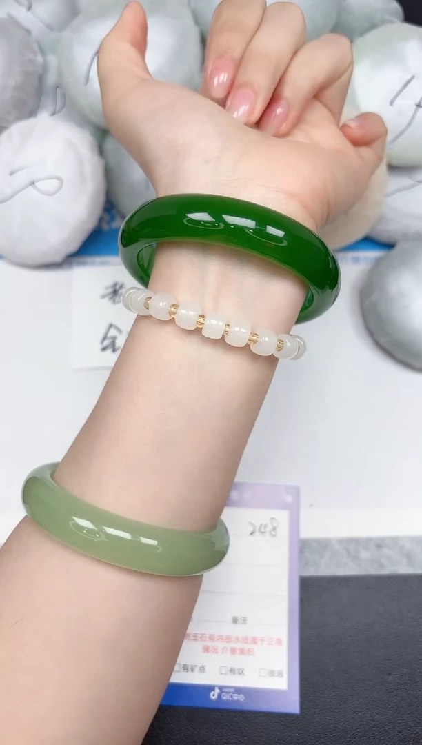 未镶嵌手镯石英质玉248/64.2