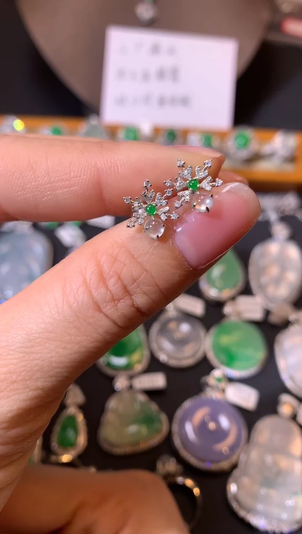 【闪购商品】翡翠吊坠(不含链)18K金镶嵌耳饰