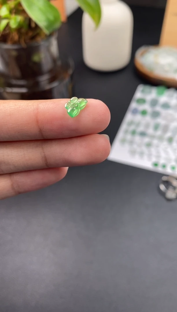 翡翠未镶嵌颈饰翡翠冰种裸石