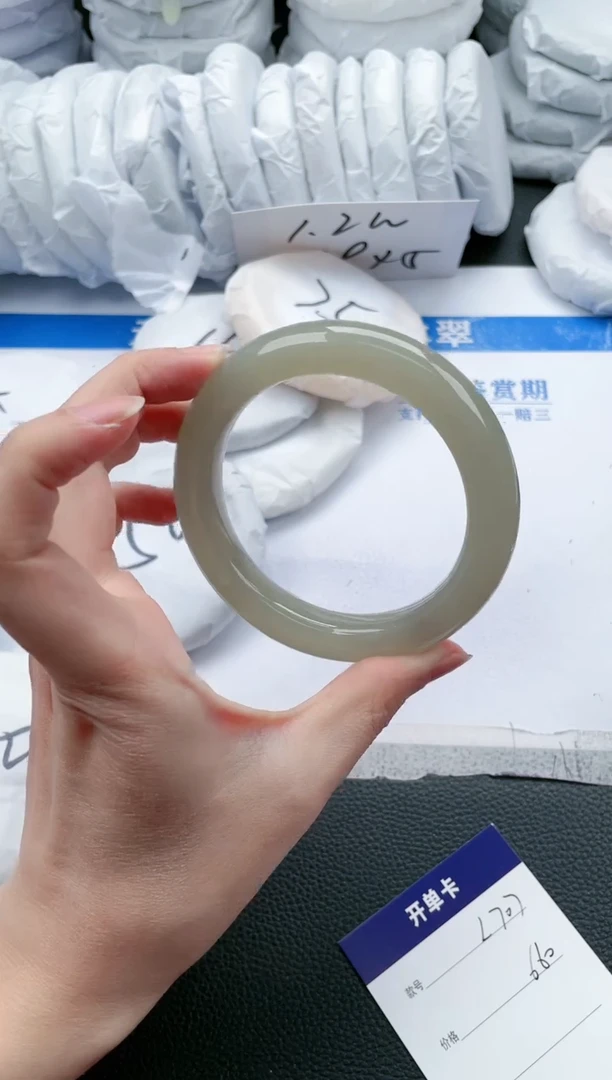 【闪购商品】和田玉手镯未镶嵌L707