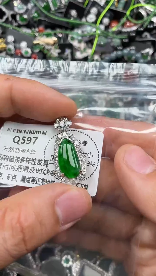 颈饰未镶嵌翡翠Q597吊坠