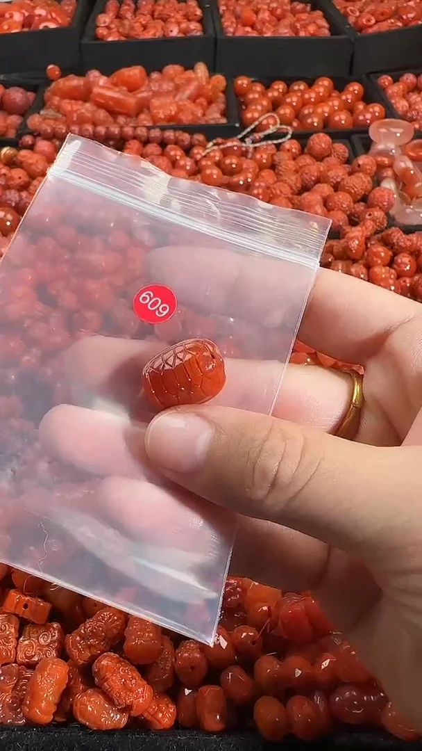 颈饰未镶嵌南红玛瑙1