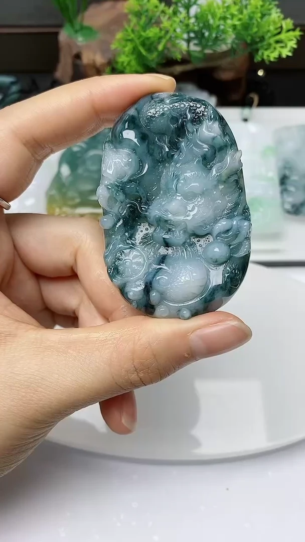 【闪购商品】翡翠颈饰未镶嵌          