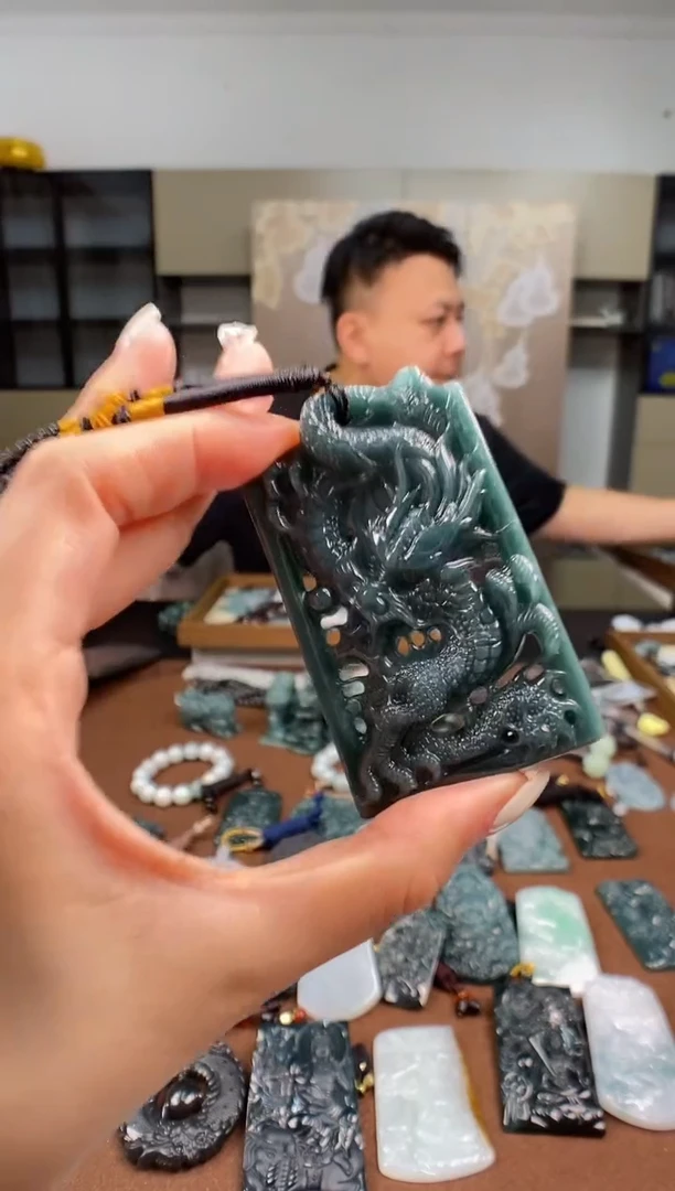 颈饰未镶嵌翡翠多样性发其一