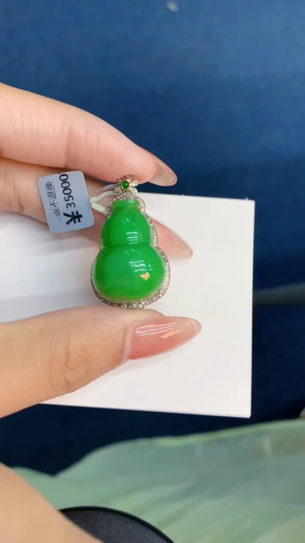 翡翠18K金镶嵌颈饰           1