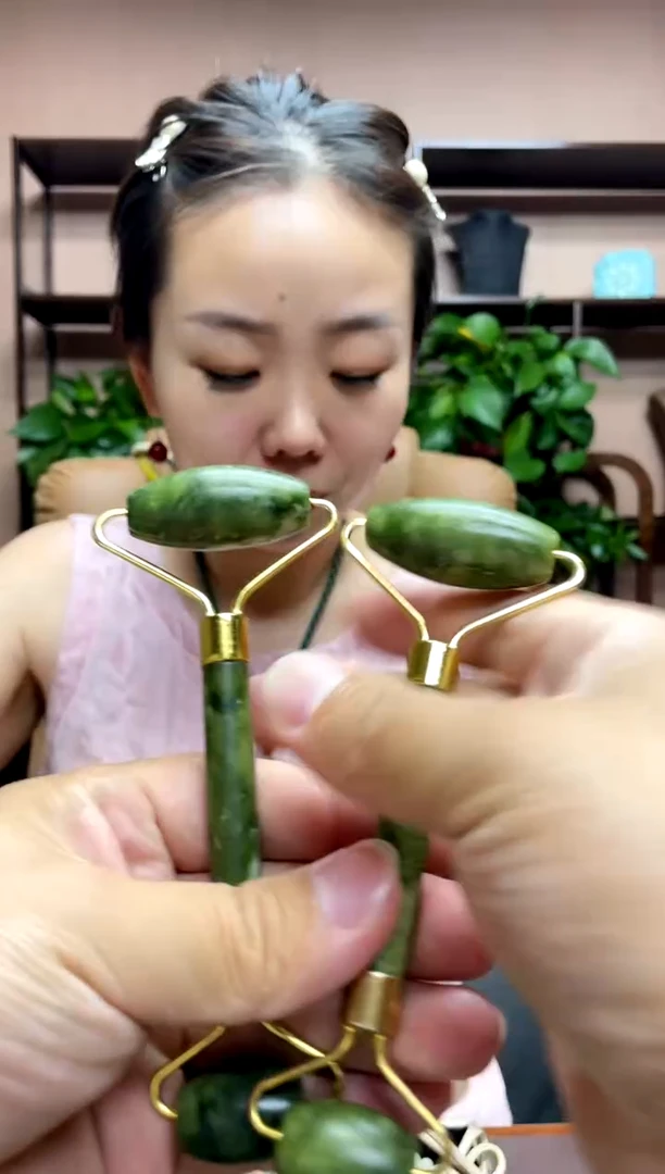 岫玉未镶嵌颈饰多样性发货发其中之一