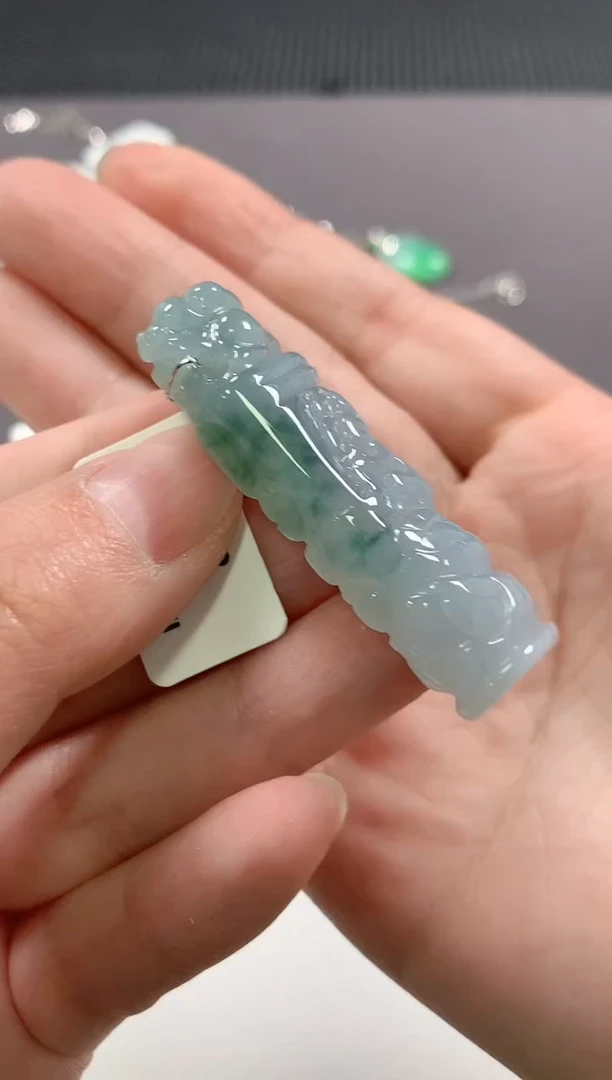 翡翠未镶嵌颈饰57