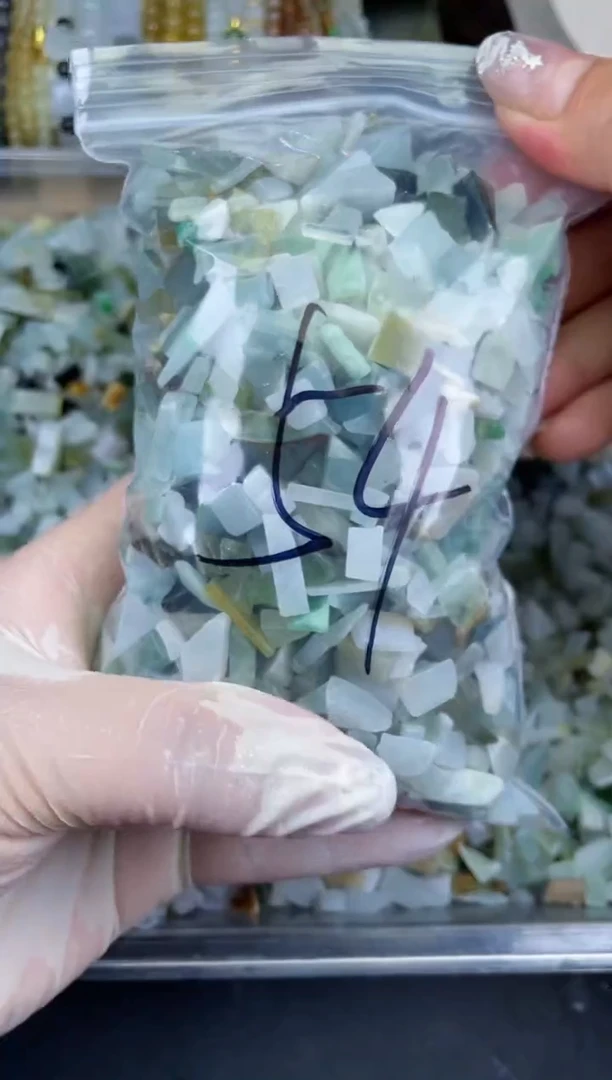 【闪购商品】翡翠颈饰未镶嵌天然翡翠边角迷你号500克54