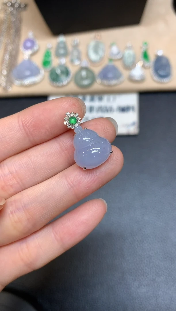 【闪购商品】翡翠颈饰18K金镶嵌葫芦【无服务费