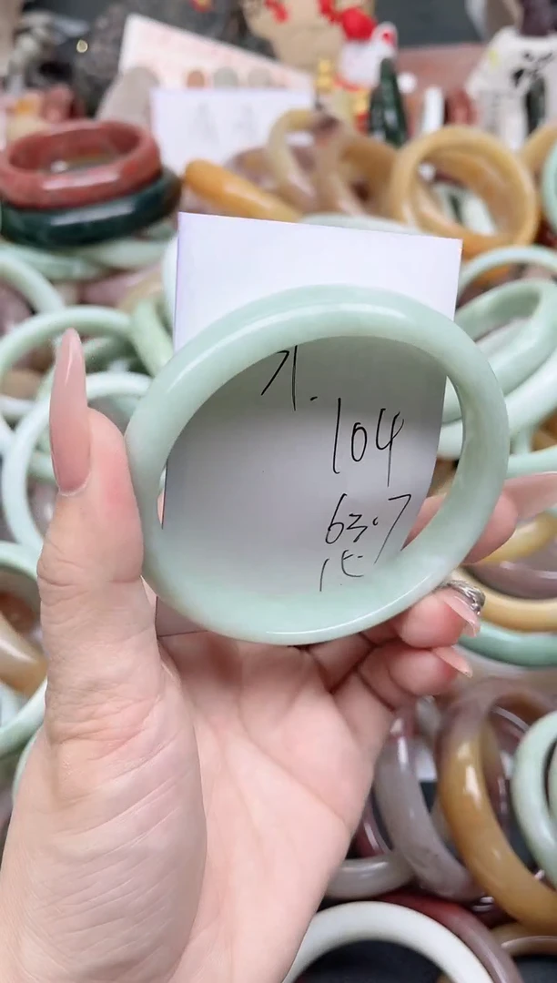 未镶嵌手镯石英质玉104