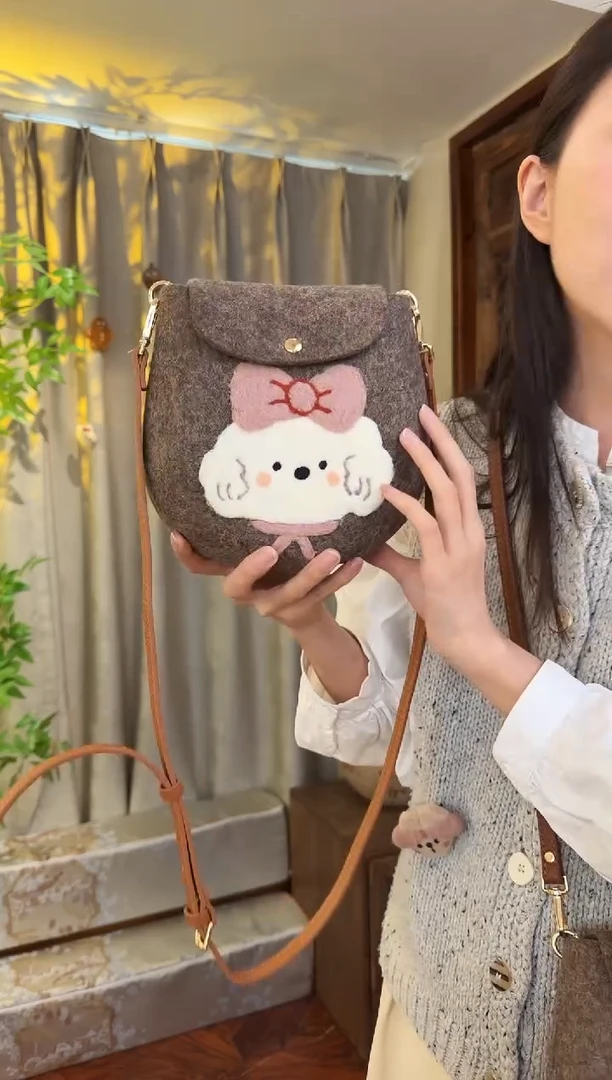 羊毛非遗羊毛毡包 蛋蛋包比熊