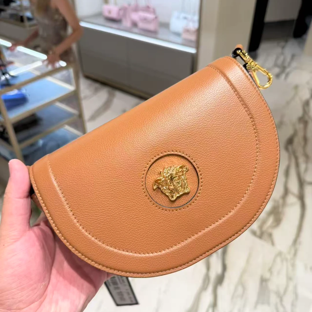 【预售】Versace/范思哲美杜莎棕色半圆形单肩斜挎包1013350