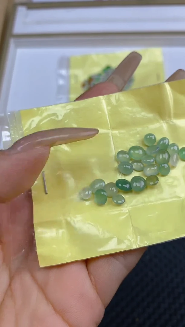 翡翠裸石天然翡翠蛋面13