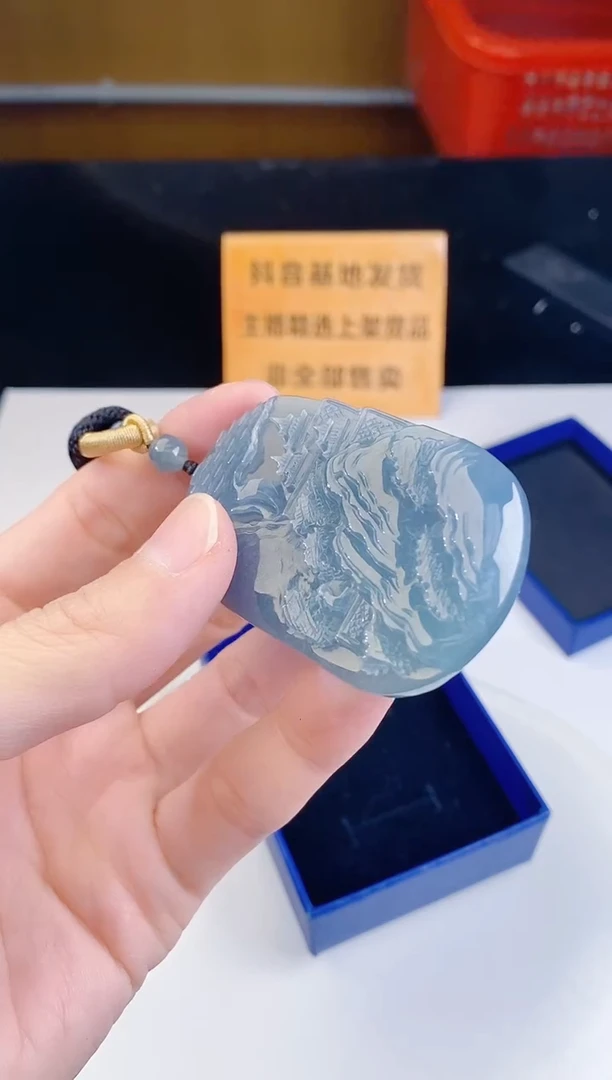 颈饰未镶嵌翡翠