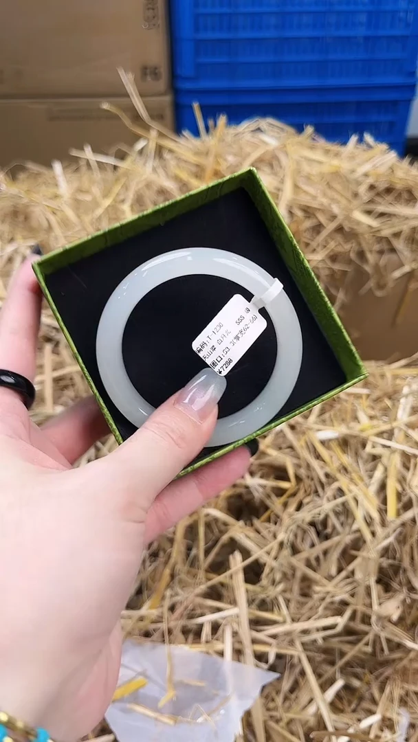 未镶嵌手镯石英质玉T-1230