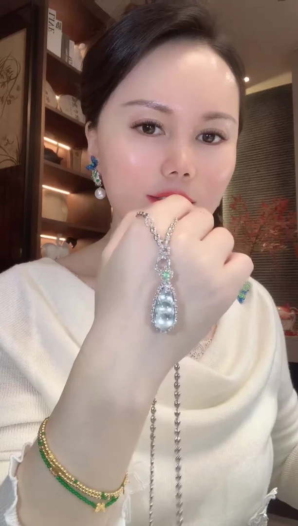 吊坠(不含链)18K金镶嵌翡翠A106