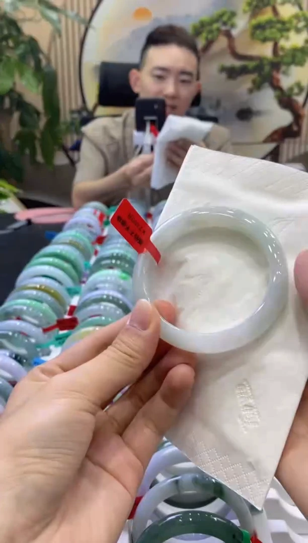 翡翠手镯未镶嵌1250