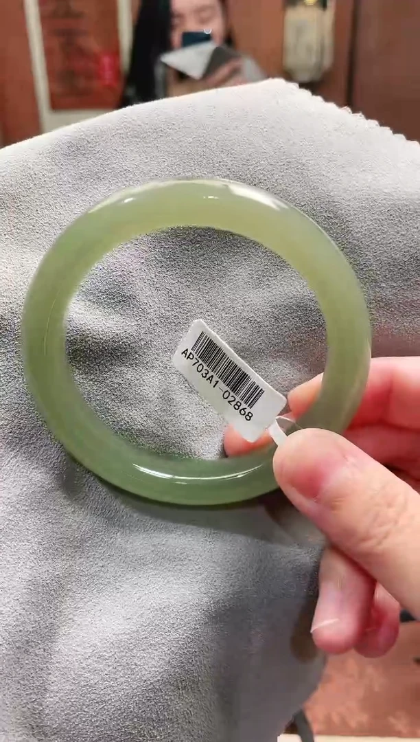 【闪购商品】和田玉手镯未镶嵌58