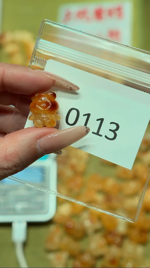 蜜蜡吊坠(不含链)未镶嵌【特价款】保真琥珀蜜蜡小熊不退不换-0113