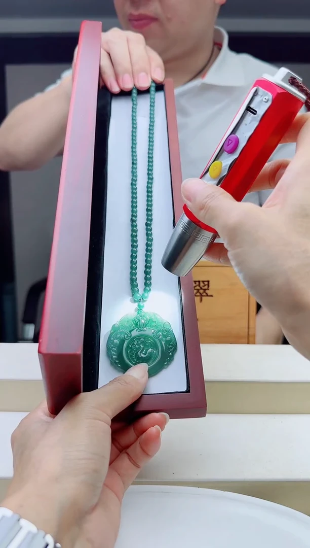 颈饰未镶嵌翡翠多样性发其中一