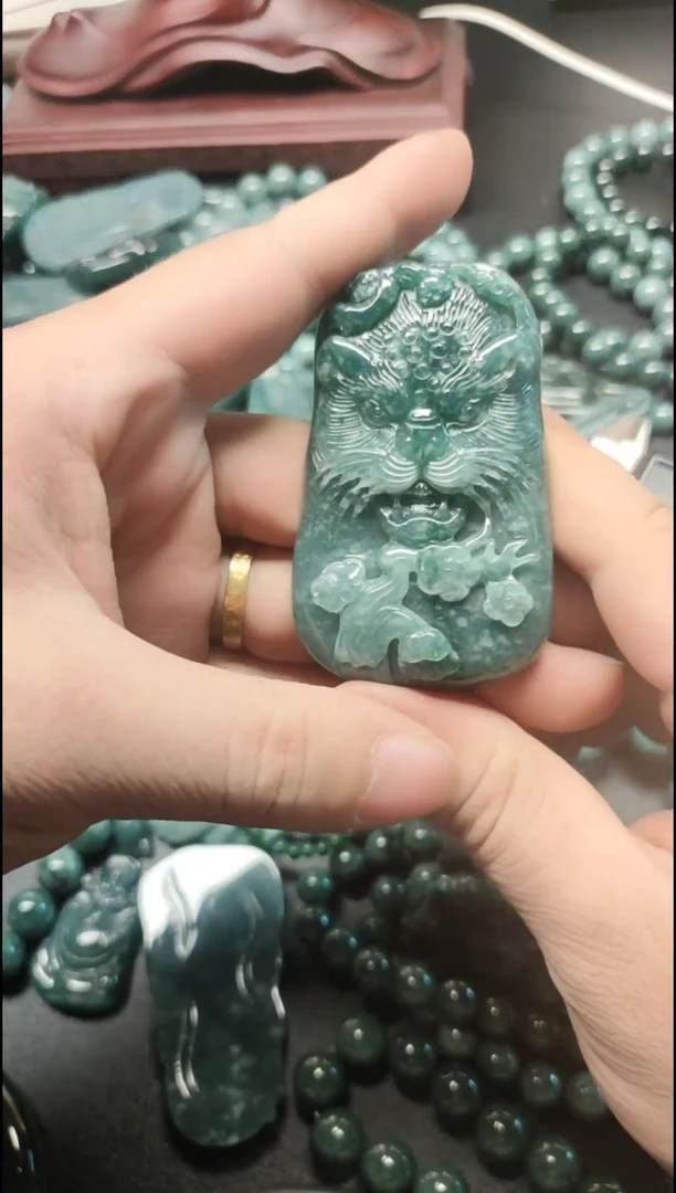 吊坠(赠链)未镶嵌翡翠老虎牌