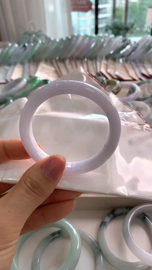 未镶嵌手镯翡翠52.8淡紫色