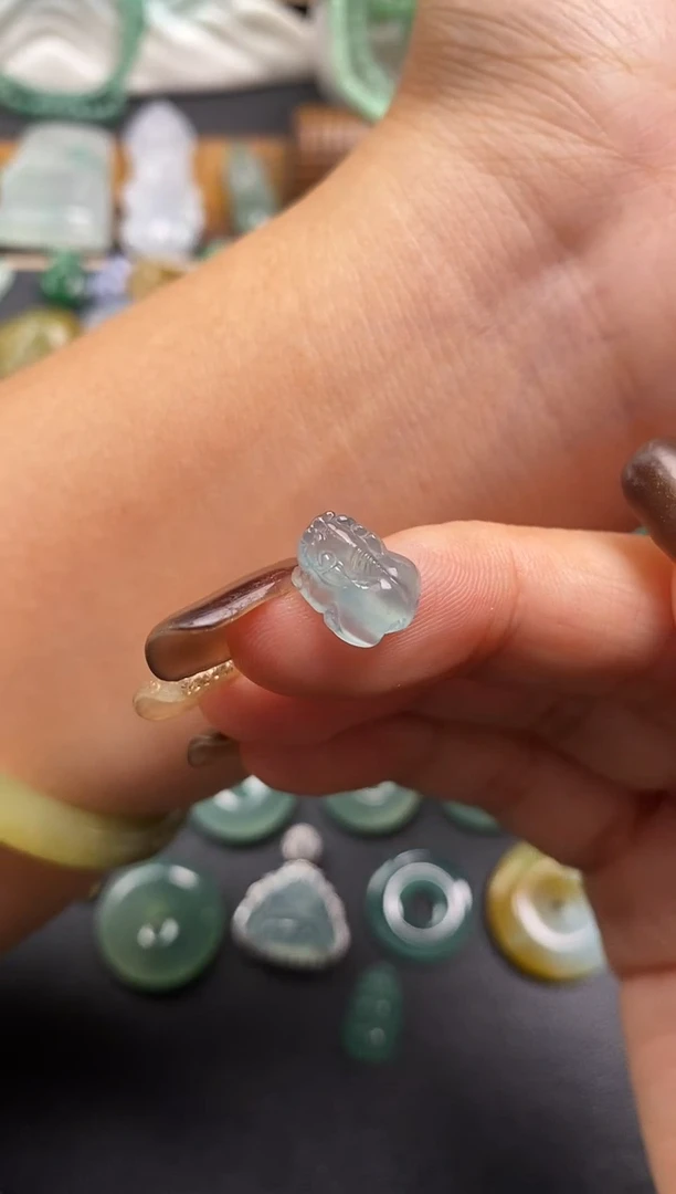 颈饰未镶嵌翡翠貔貅