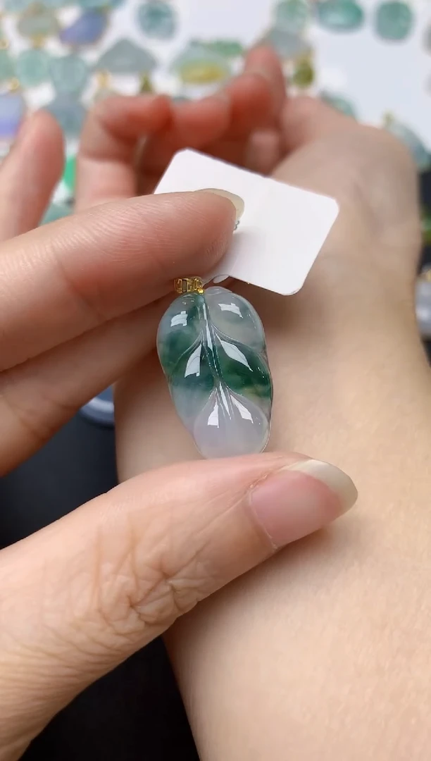 翡翠18K金镶嵌颈饰天然缅甸A货翡翠