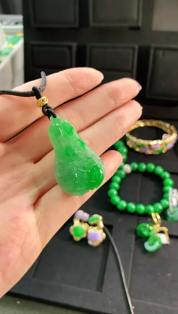 【闪购商品】翡翠颈饰未镶嵌吊坠