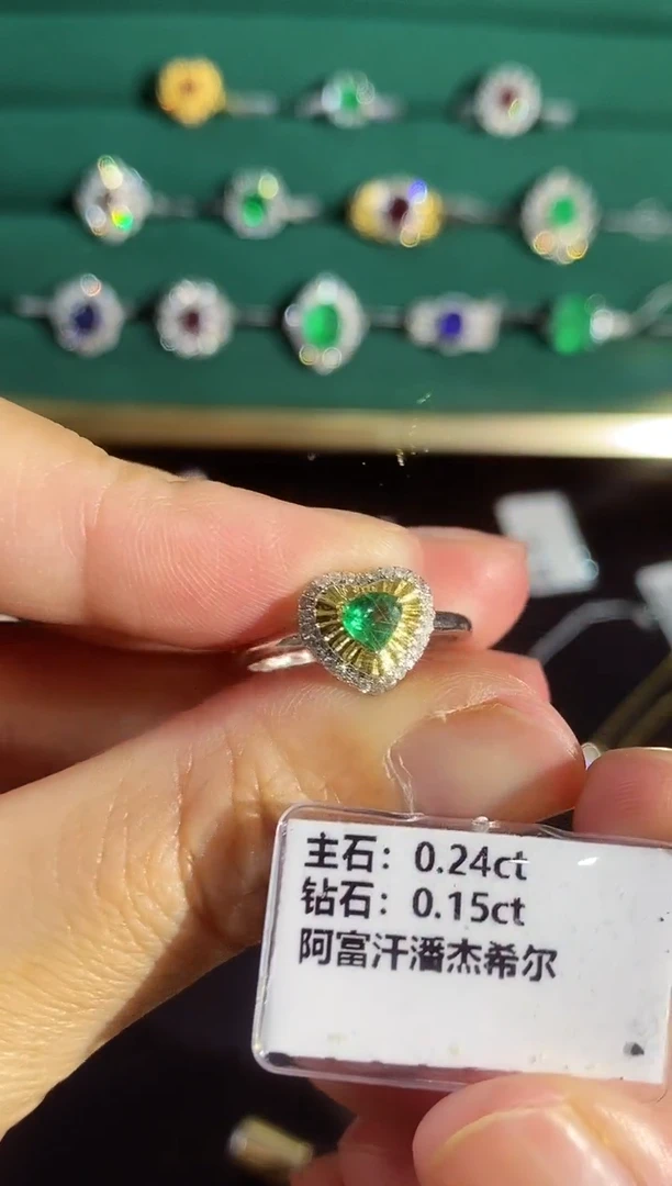 18K金镶嵌戒指祖母绿258