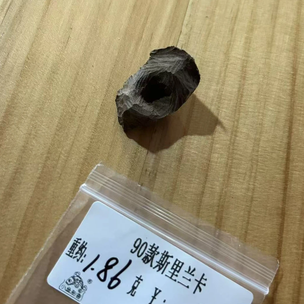 重约1.86克  90款斯里兰卡（料）天然木艺