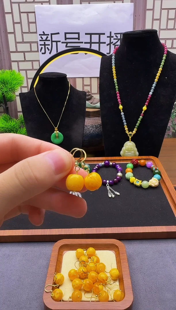 14K金镶嵌蜜蜡耳饰E01