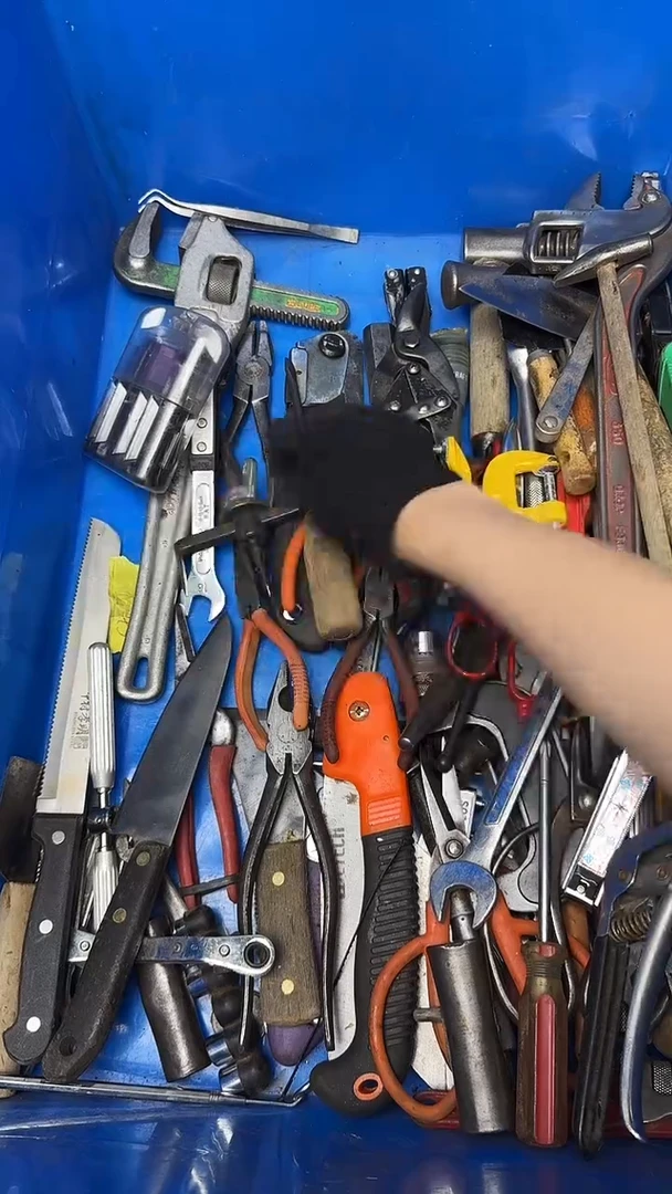 z**弟五金工具钳子剪子等25