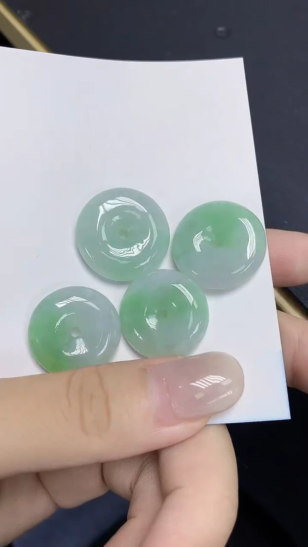 翡翠未镶嵌颈饰天然缅甸翡翠A货多样性发两个